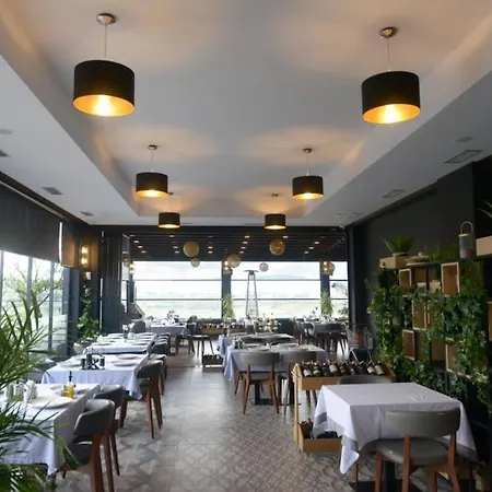 Perla E Dumrese, Bar-restaurant-hotel 4* Belsh