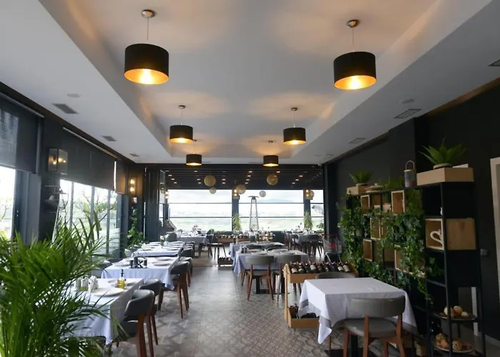 Perla E Dumrese, Bar-restaurant-hotel 4* Belsh