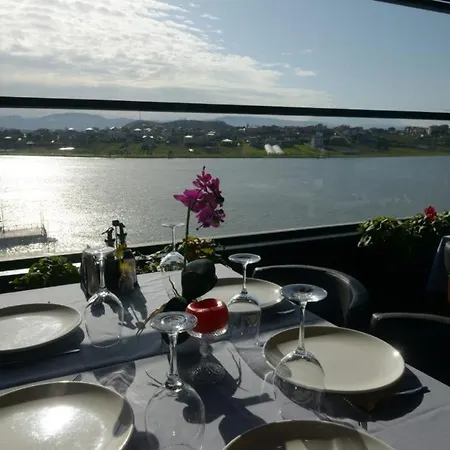 Perla E Dumrese, Bar-restaurant-hotel