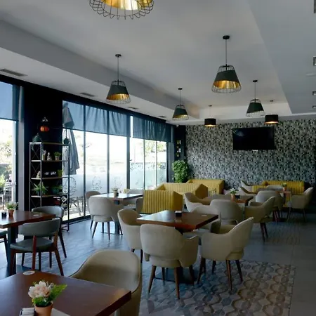 Perla E Dumrese, Bar-restaurant-hotel Belsh