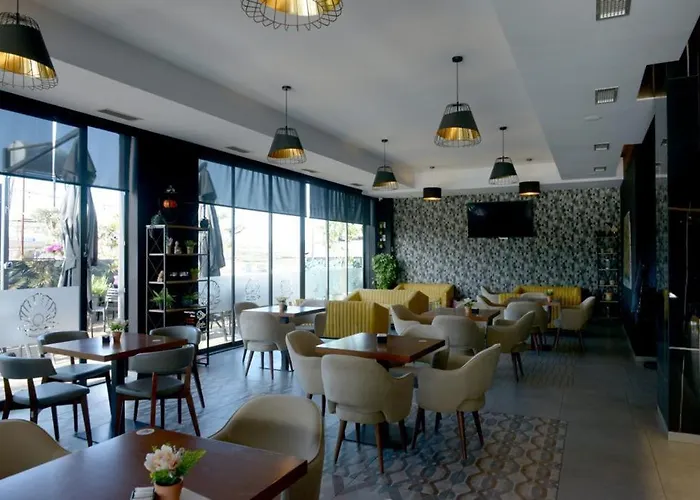 Perla E Dumrese, Bar-restaurant-hotel Belsh